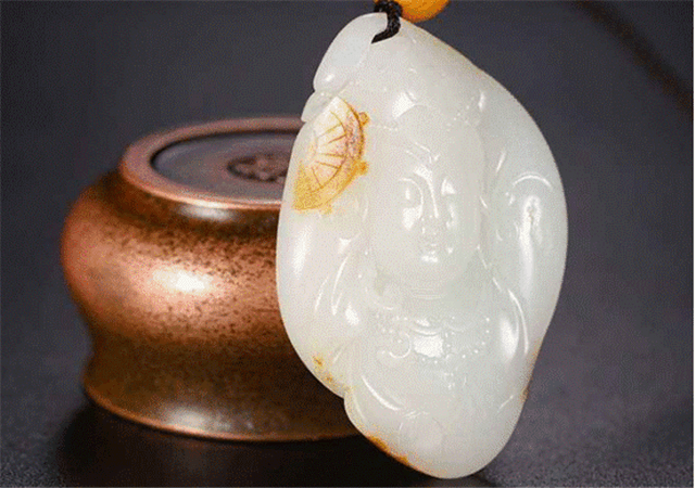 化冰种翡翠是什么意思俄料和青海料哪个贵？来看看它们之间有什么差别！   第2张