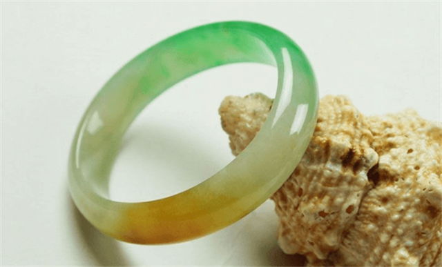 芙蓉种的玉镯子怎么样？为什么它的价值这么高？   第2张