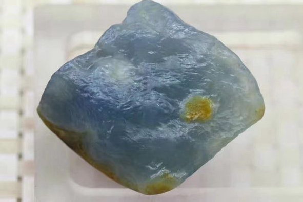 玻璃种翡翠观音翡翠原石市场价格 翡翠原石价位如何   第2张