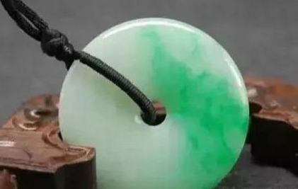 同一款翡翠挂件，男女佩戴的意义并不相同，不要搞乱了   第7张