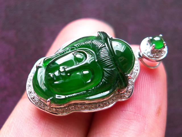 翡翠原石擦口设备戴翡翠观音吊坠的禁忌有哪些？选购翡翠观音要注意什么？   第3张