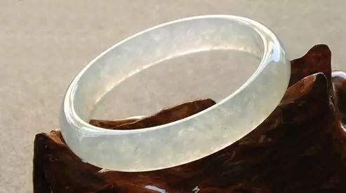 翡翠薄手镯整个玉镯都是棉絮好吗 如何鉴别真伪 