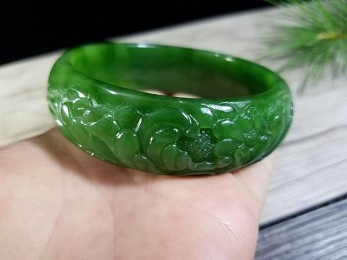 卖翡翠玉器店和田玉和碧玉有啥区别 如何鉴别真伪 