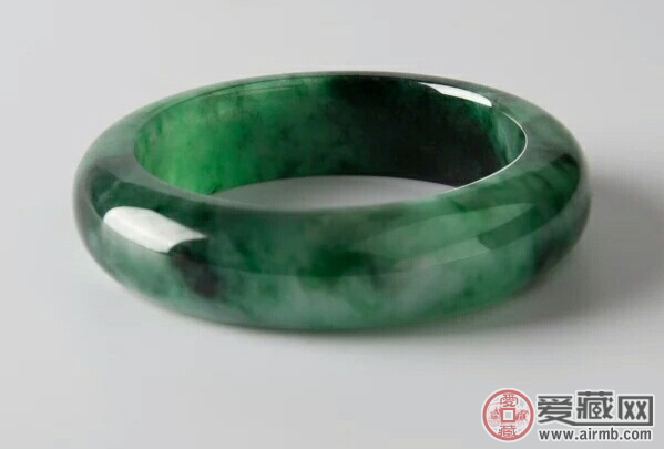 珠宝品牌翡翠这些瑕疵会影响翡翠价值，速看   第1张