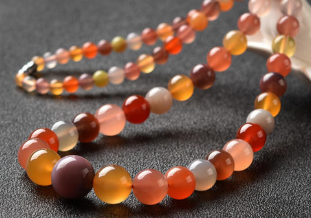 男款翡翠手镯盐源玛瑙玉化后的图片 盐源玛瑙怎么样   第1张