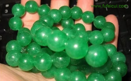 满绿翡翠颈链一月皮肤变白，三万元浪费   第1张