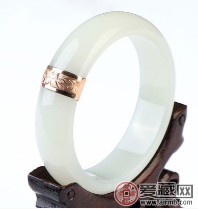 一般翡翠玉镯价格翡翠手镯摔断了怎么办？   第3张