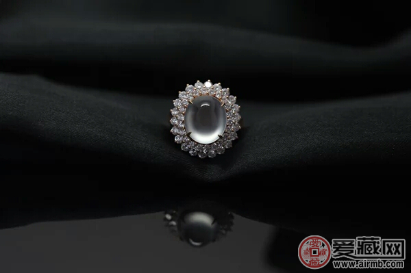 如何挑选翡翠戒面?A货翡翠戒面的形状和尺寸重要吗?   第2张