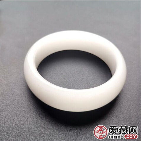 云南腾冲翡翠专卖店女性合适配戴佘太翠還是紫罗兰花翡翠镯子   第1张