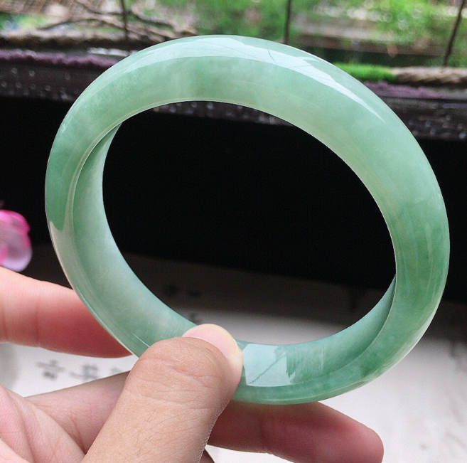 买翡翠手镯胚紫罗兰翡翠镯子的价格多少钱? 