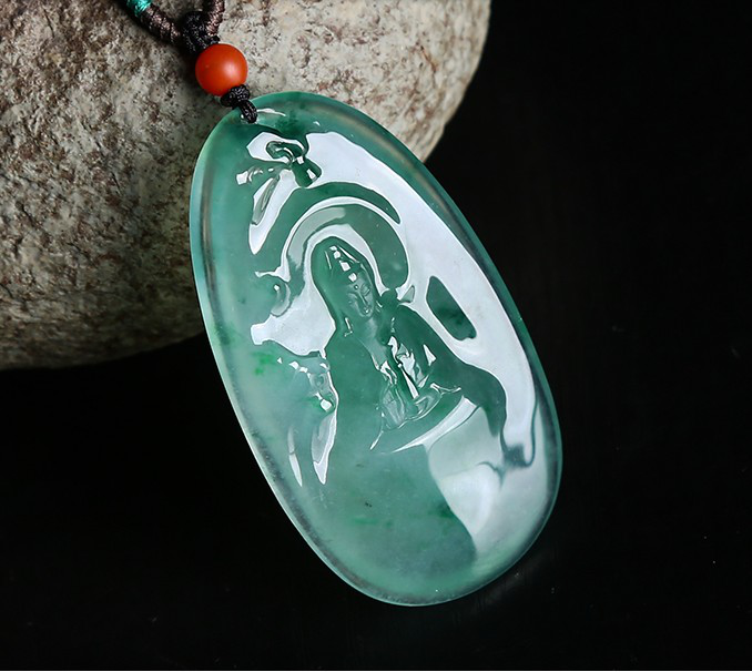 如何保养翡翠饰品？翡翠饰品保养技巧 