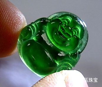 翡翠价格图片 价格表墨翠的手雕企业形象设计图案如何？一般以传统 