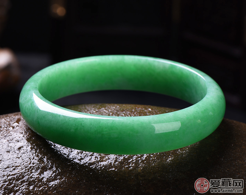 紫翡翠原石如何挑选好的翡翠手镯?挑选翡翠手镯有哪些注意点   第2张