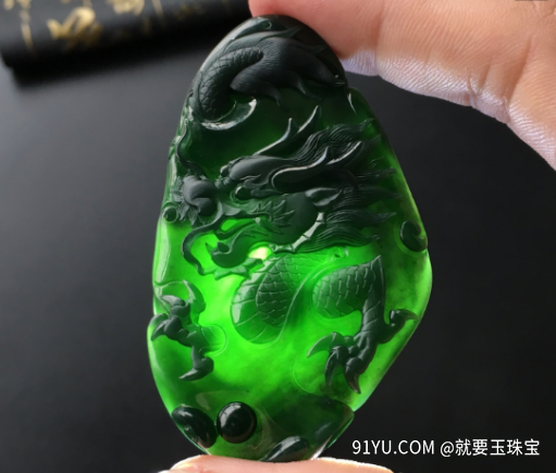 翡翠鉴定证书真假对比为何墨翠遭受大家的钟爱？其实际意义尤其？ 