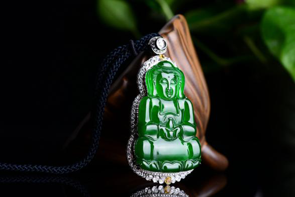 鉴定翡翠真假有哪些办法？如何鉴定翡翠的真假？   第2张