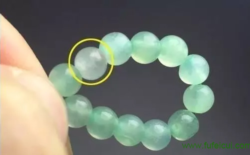 满绿翡翠颈链一月皮肤变白，三万元浪费   第2张