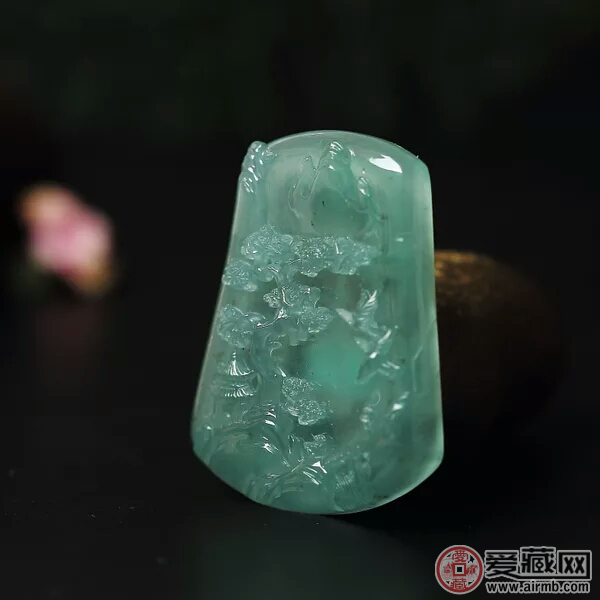 带翡翠的钻戒价格表如何选择油青种翡翠，油青种翡翠保养技巧有哪些?   第2张