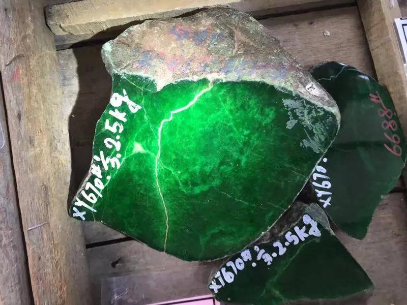 缅甸遍地是翡翠？原石随便捡？真实竟是这样！  第3张