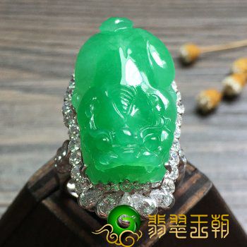 还不知道翡翠怎么保养的人，这里给大家带来三个建议！ 