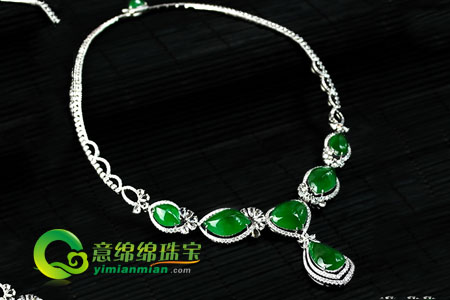 Price inquiry of ice jadeite pendant 翡翠项圈的样式和佩带技巧  第1张