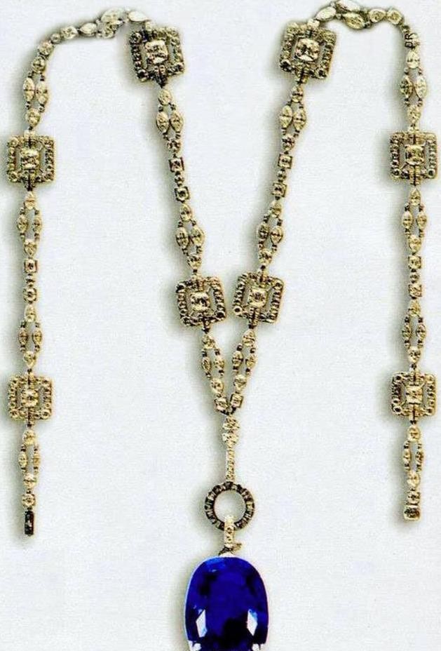 有着万年前史的项圈，跟着时刻而益发的多样化，有极大的鉴赏价值  第5张