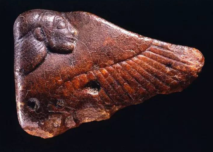 有着万年前史的项圈，跟着时刻而益发的多样化，有极大的鉴赏价值  第7张