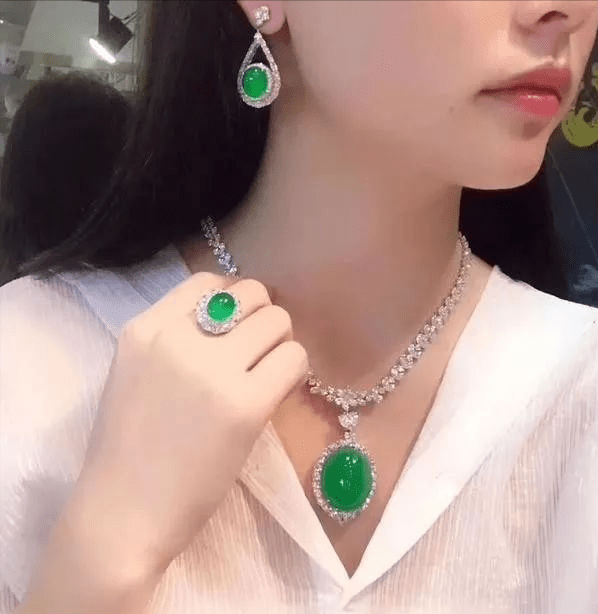 出资翡翠，就能保值？低端翡翠的保值率很低  第4张