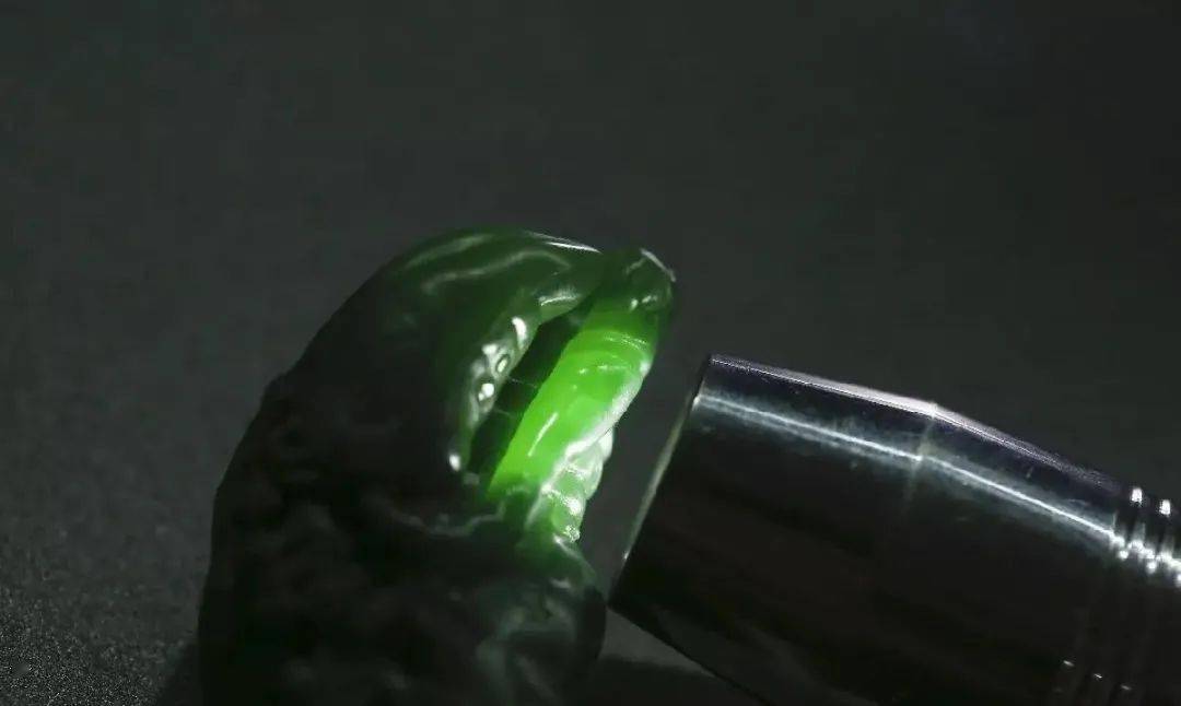 碧玉仍是翡翠?这个玉石有点特殊 第4张