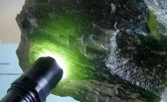 碧玉仍是翡翠?这个玉石有点特殊 第7张