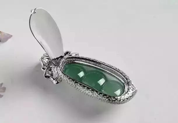 翡翠镶嵌封底有玄机，你选择封还是不封？  第3张