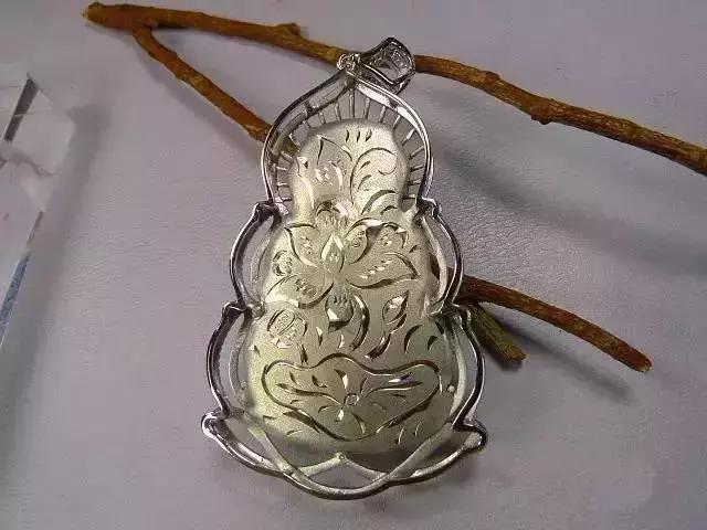 翡翠镶嵌封底有玄机，你选择封还是不封？  第5张