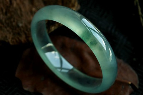 翡翠手镯的款式有几种  第2张