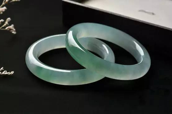 翡翠手镯的款式有几种  第3张