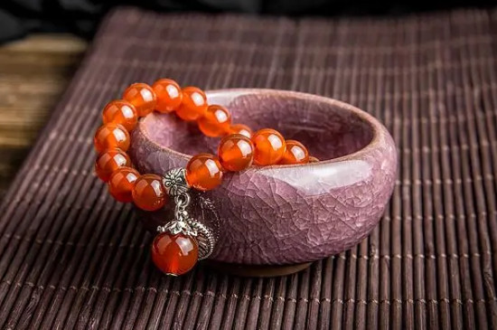 红玛瑙用什么颜色绳子  第5张