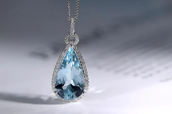 海蓝宝属于水晶还是宝石  第2张
