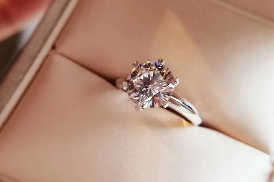 钻戒时间久了发黄是不是假的  第2张