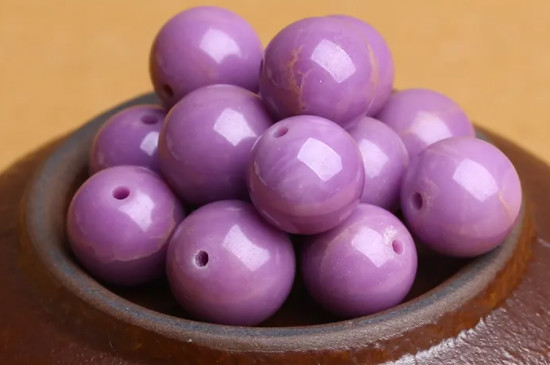 白玉菩提有绿色的吗  第3张