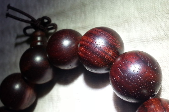 小叶紫檀怎么鉴别真假以及好坏  第2张