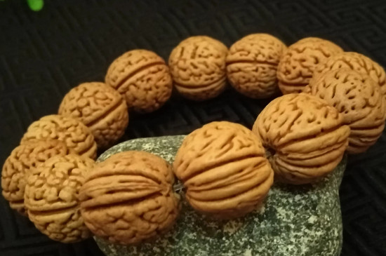 小核桃手串的盘刷方法  第2张