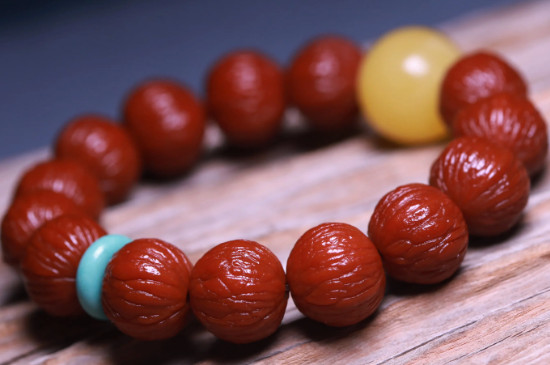 小核桃手串的盘刷方法  第3张