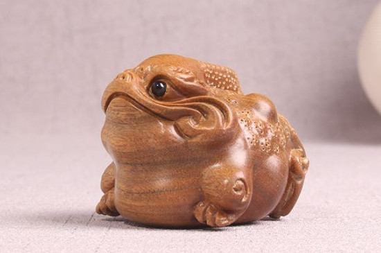 金蟾摆放客厅哪里最好  第5张