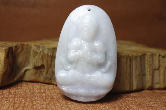 女人送男人观音吊坠寓意，智慧慈悲平安柔和  第3张