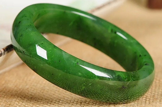 和田碧玉里面的黑点是什么  第3张