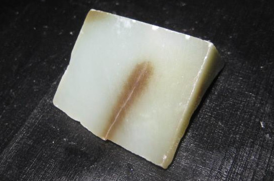 和田玉的山料和籽料的区别  第3张