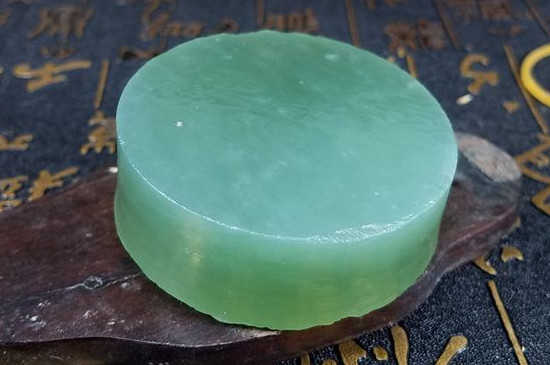 岫玉和田玉哪个养人  第2张