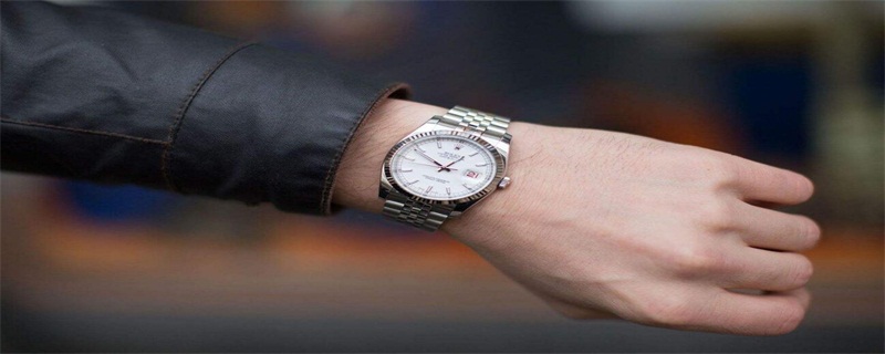 男人手表应该戴在哪只手  第1张