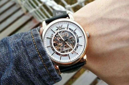 阿玛尼手表秒针转 分针不转是什么原因?  第2张