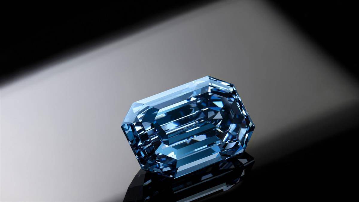 拍卖史最大艳彩蓝钻现身香港，拍出3亿元人民币  第1张