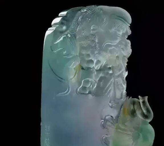 我是玉雕师，见证一件有裂翡翠边料被翡翠玉雕师傅“救活”的过程  第10张