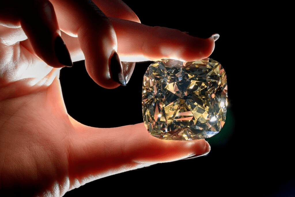 228克拉超大白钻拍卖估价数千万美元  第3张